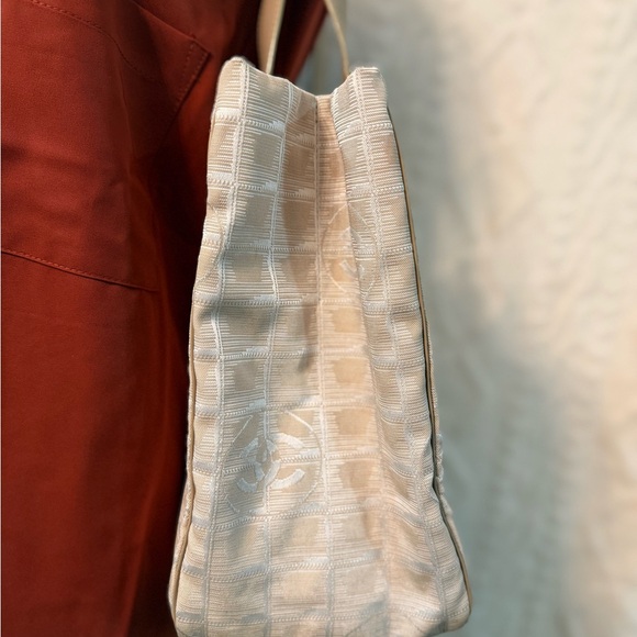 CHANEL Tote - Picture 6 of 15